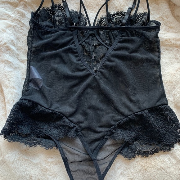 ๐ NEW Black Lace Thong Bodysuit Lingerie Sheer Mesh Teddy Strap Cutouts Medium - Picture 6 of 13